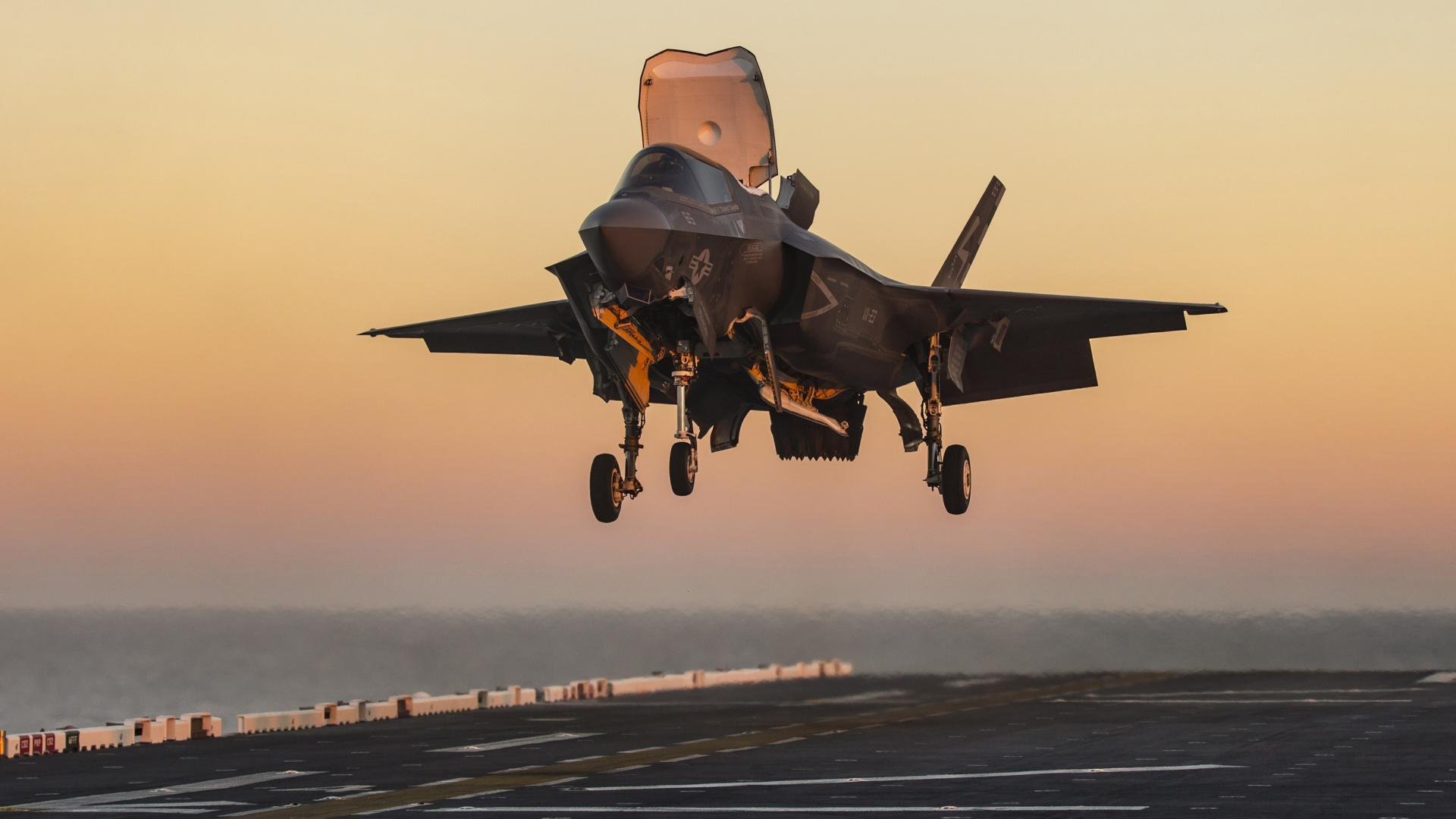 墨西哥队门将费尔南德斯在巴黎奥运会上展现出高水平的扑救能力