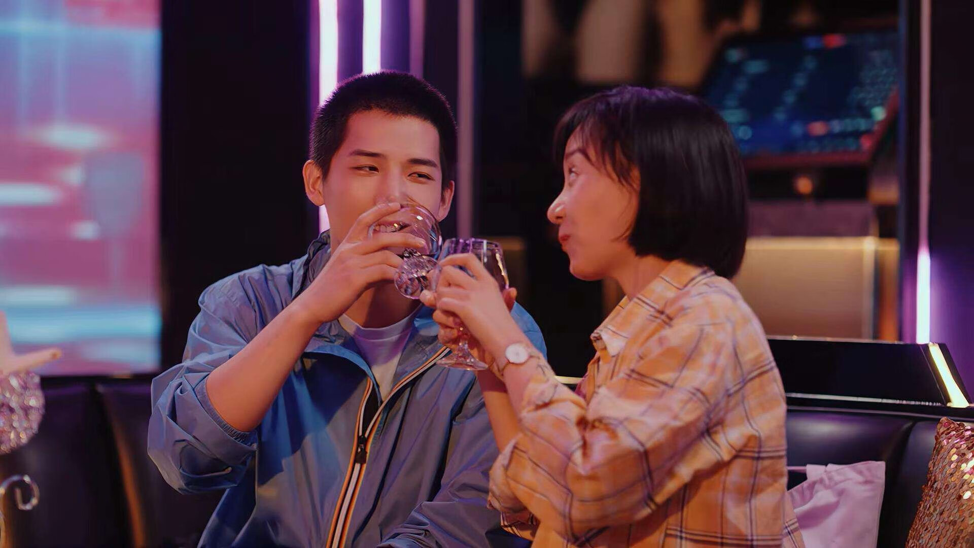 AIYOUXI.COM-库里激战加时NBA总决赛，库里总决赛集锦